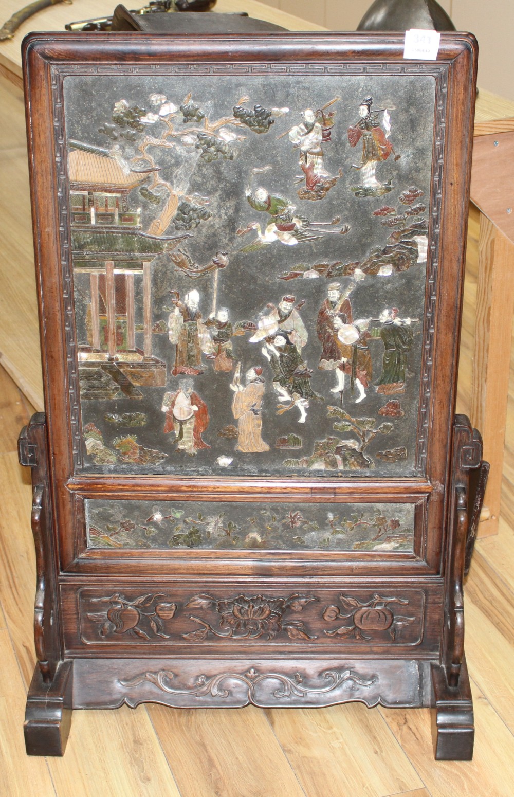 A late 19th / early 20th century Chinese hardstone table screen